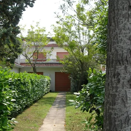 Charming With Private Garden Villa *